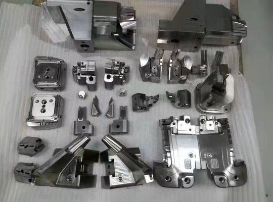 OEM-Präzisions-Spritzguss-Hardware-Teile Edelstahl-Messing-Auto-Formteile